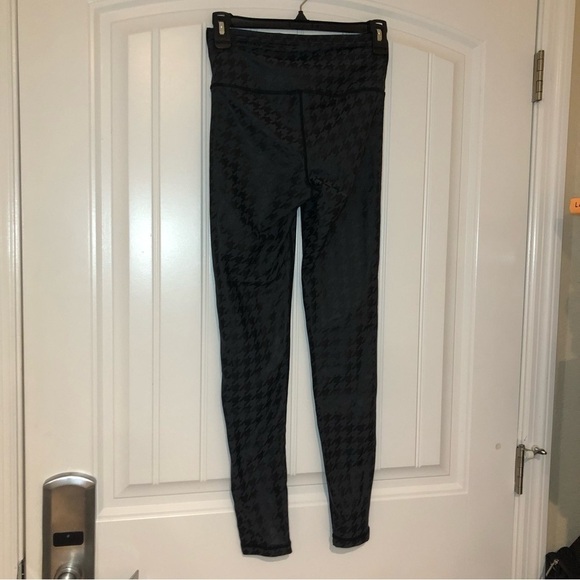 Mono B Black & Gray Checkered Print Leggings Size Small - Picture 4 of 8